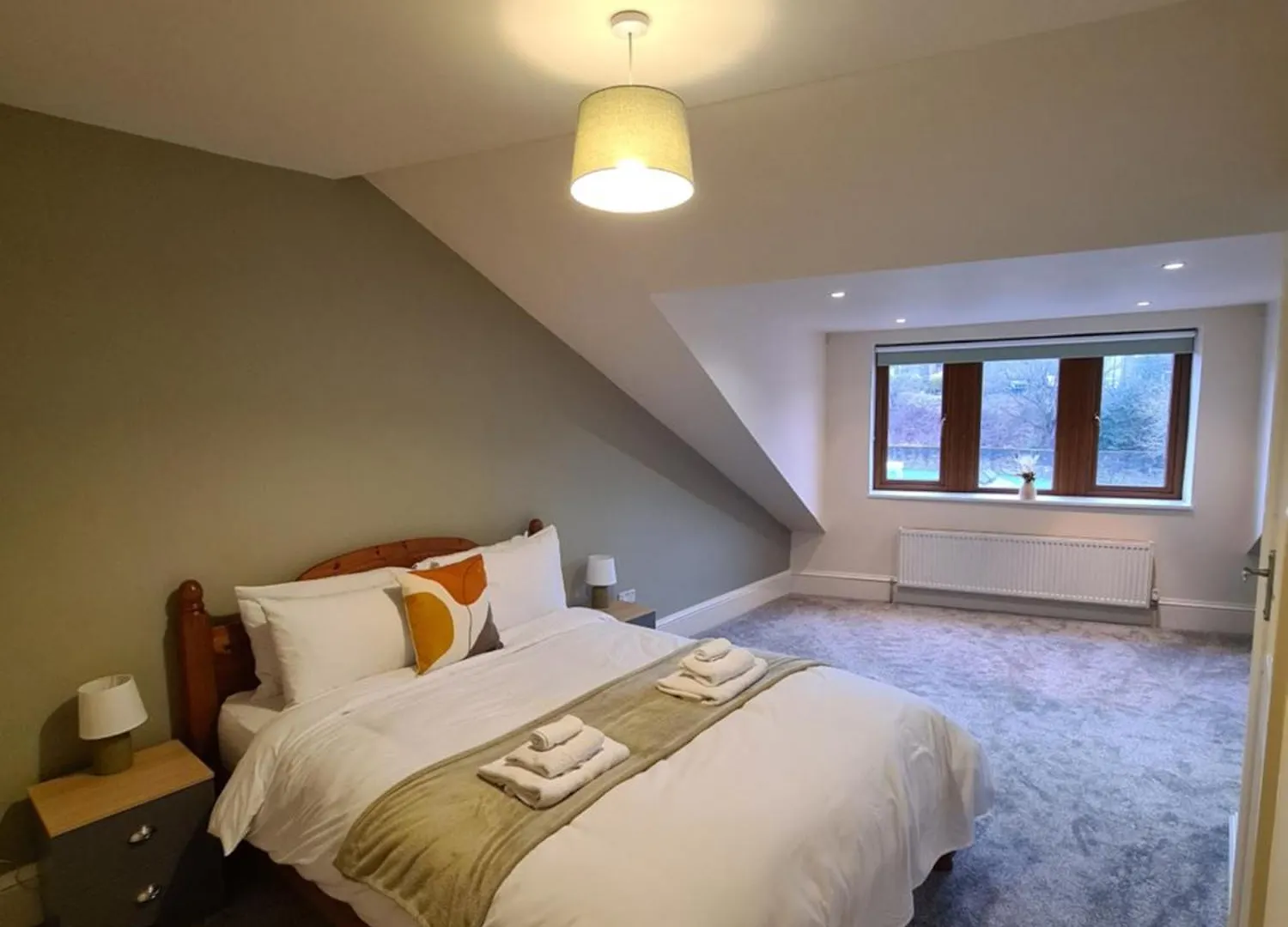 Spacious Mytholmroyd Apartment With River Views 0*,